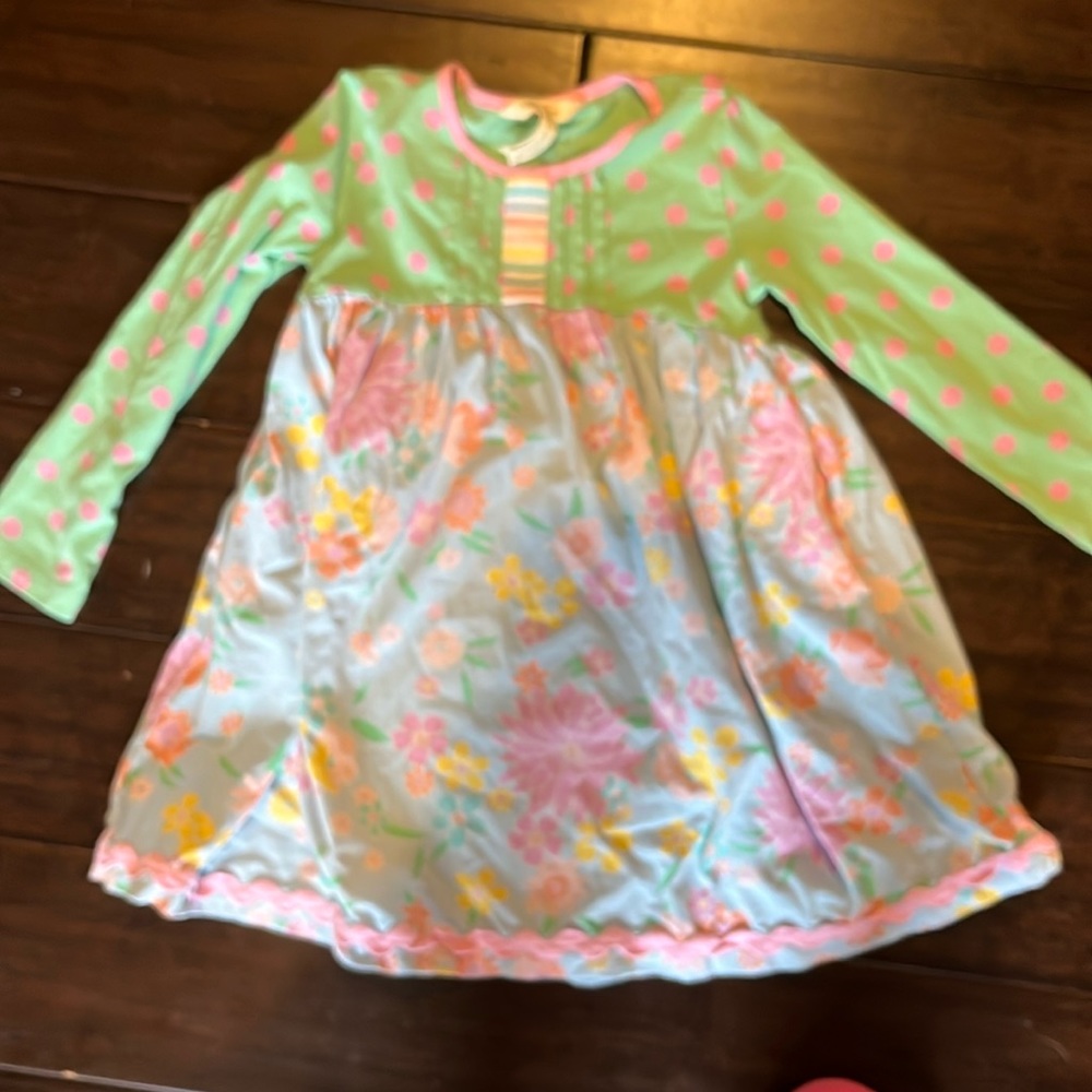 Matilda Jane size 4 dress. Gently used excellent condition